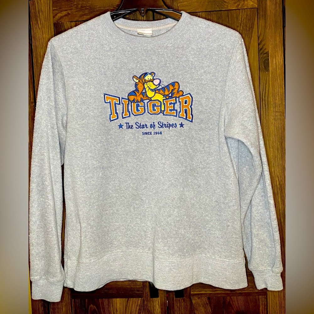 Vintage Tigger Graphic Light Gray Sweatshirt